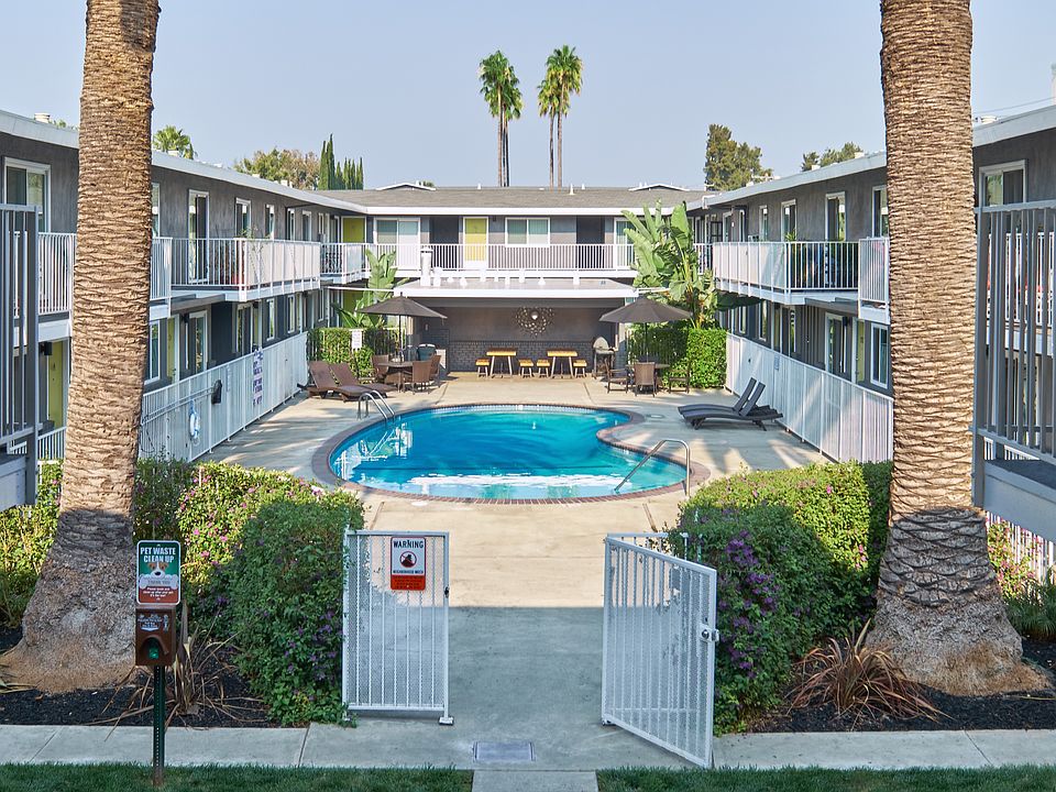 Exterior Pool