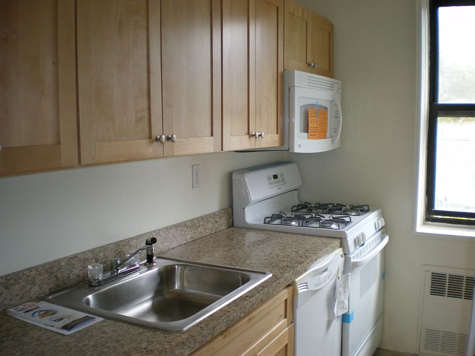 2nd image of 14105 Pershing Cres APT 514