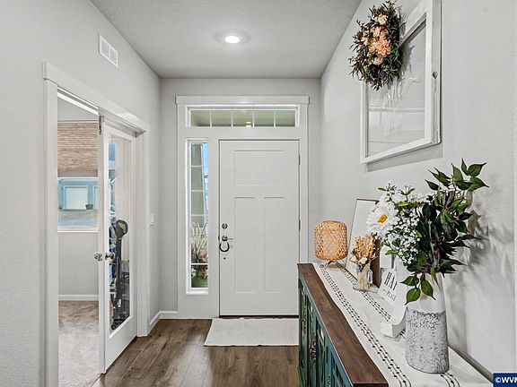 4th image of 215 Walnut St