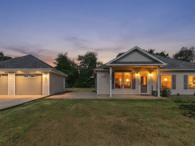 1322 Little Flock Dr — Photo 2
