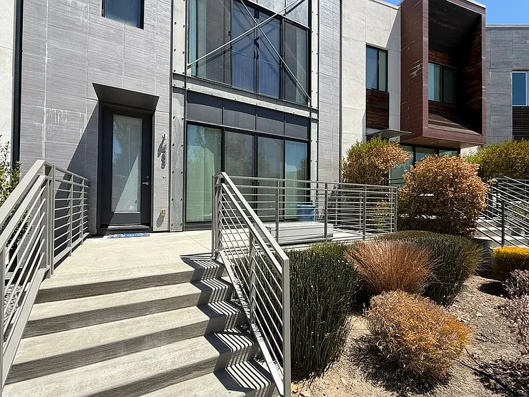488 Garden St — Photo 3