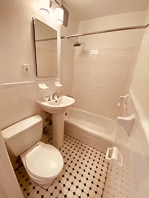 Rented by Metropolis Real Estate of Manhattan | media 32