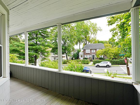4th image of 44 Catlin Ave