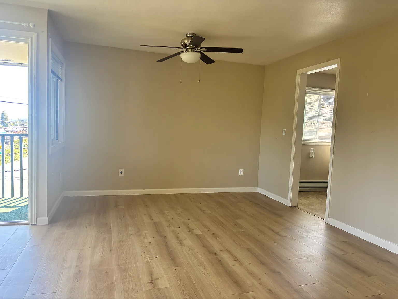 2863 Thorndyke Avenue W — Photo 2