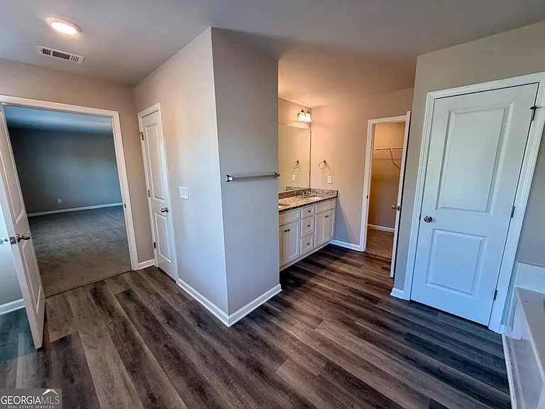 126 W Lexington Ave — Photo 14