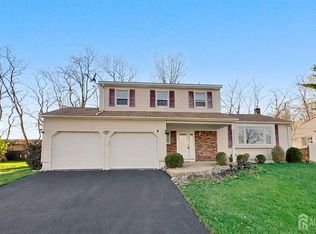 9 Stratford Cir, Edison, NJ