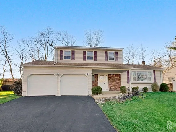 9 Stratford Cir, Edison, NJ 08820
