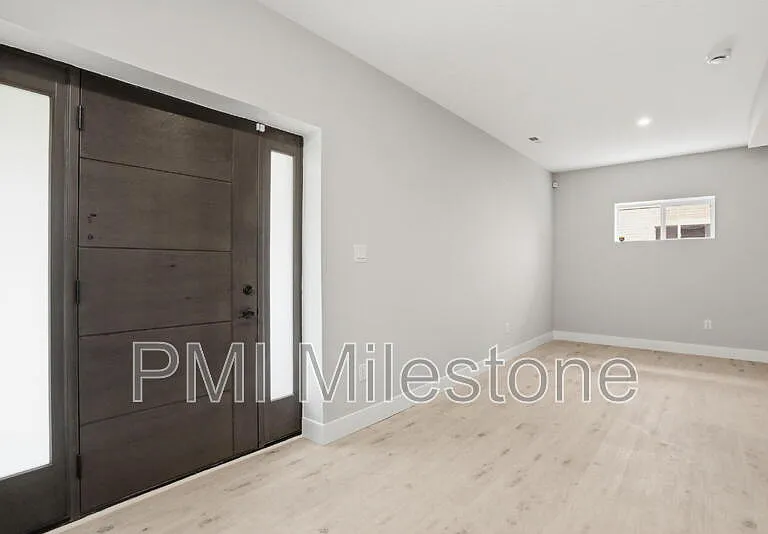 530 N 3rd St #B — Photo 10
