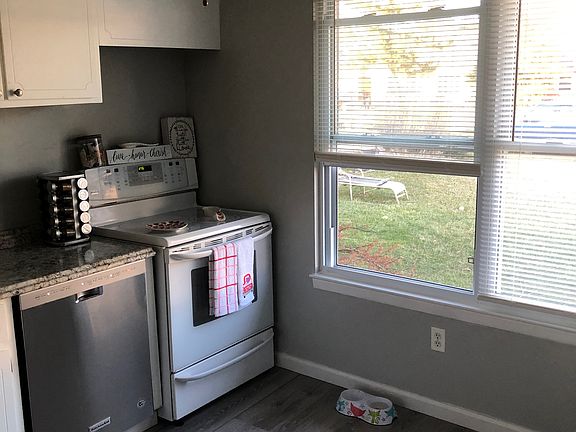 5th image of 33 Arlene Ct