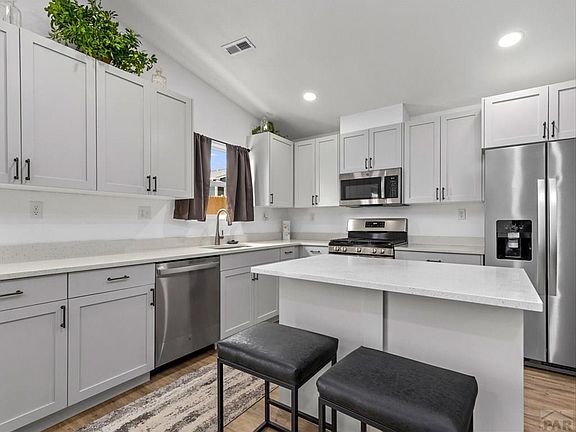 3rd image of 829 Norwood Ave