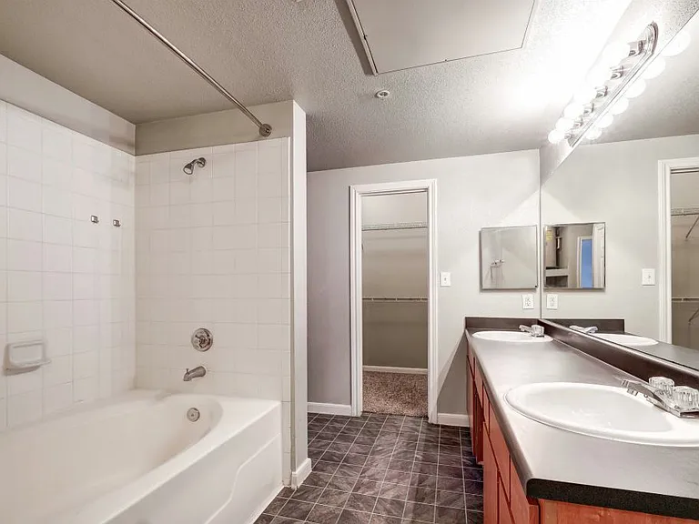 Franklin Apartments — Photo 15