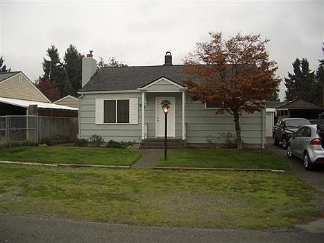 2nd image of 802 Violet Meadow St S