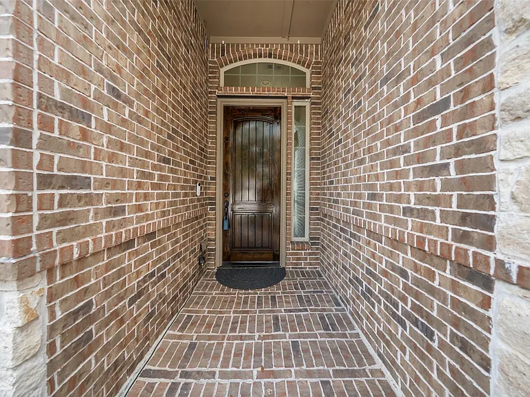 34 Danby Pl — Photo 3