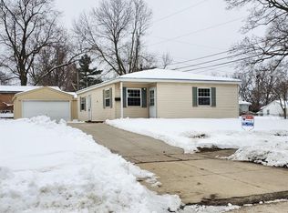 860 S 8th St, Marion, IA 52302