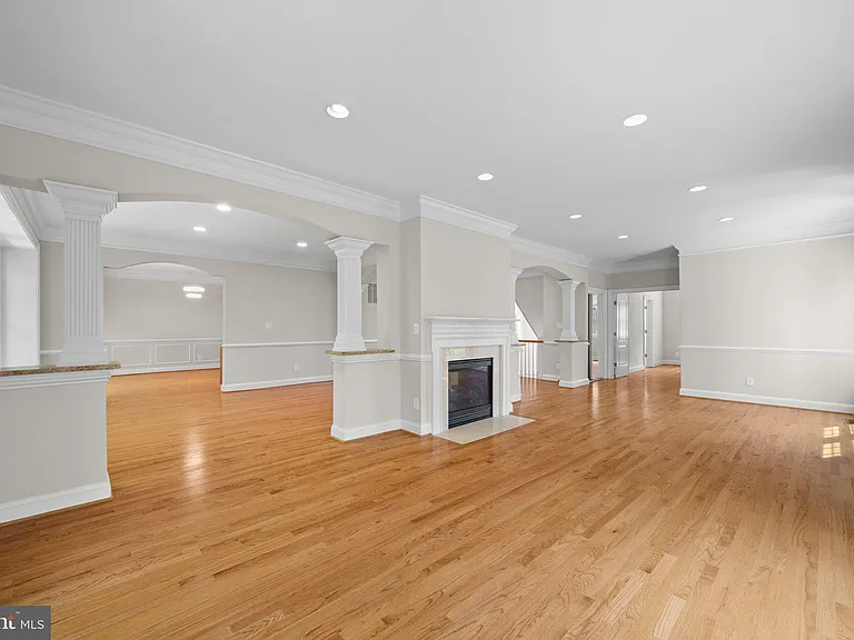 1310 Forestwood Dr — Photo 8
