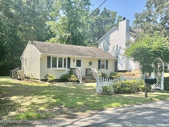 2nd image of 706 Riverside Drive