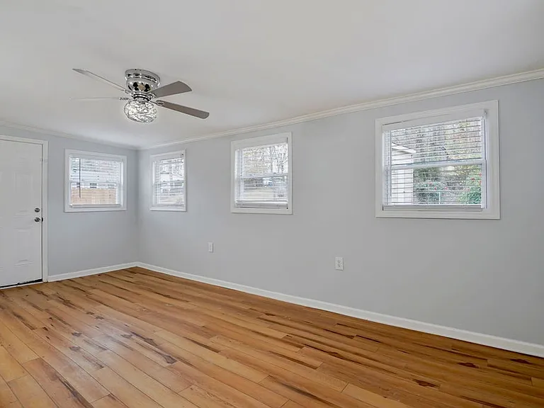 969 Oak Grove Rd — Photo 16