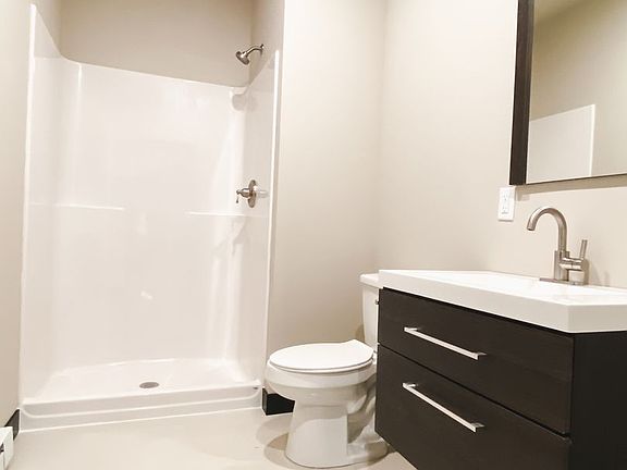 5th image of 10 N Broadway St #1304