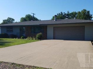 410 Kennedy Dr, Wapello, IA 52653