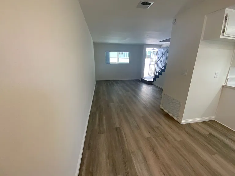 4204 4206 1/2 Manhattan Beach Blvd — Photo 6