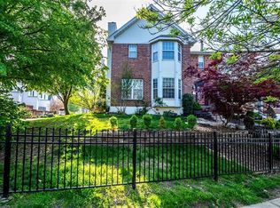 953 N Hanley Rd, Saint Louis, MO 63130