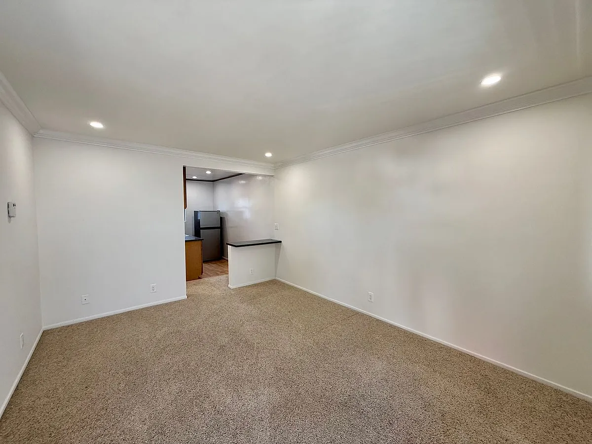 Building Photo - 1519 Armacost Ave #8