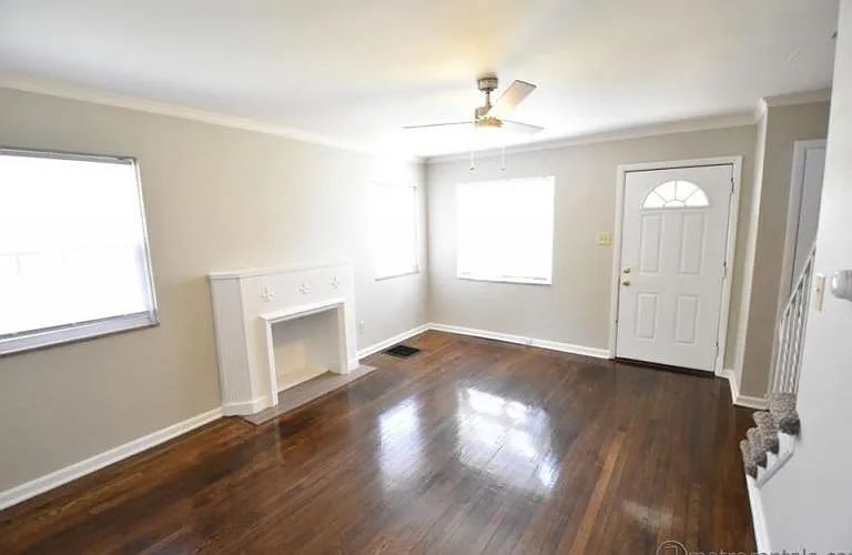 1135 S Cassingham Rd — Photo 3