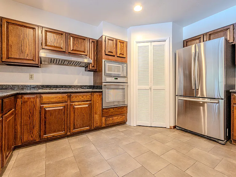 327 Clarkin Ct — Photo 15