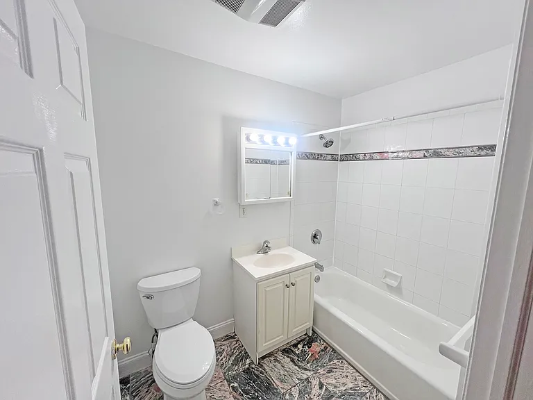 55 Sip Ave #4D — Photo 5