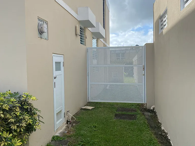 68 Urb Mansiones De Juncos Caoba St — Photo 3