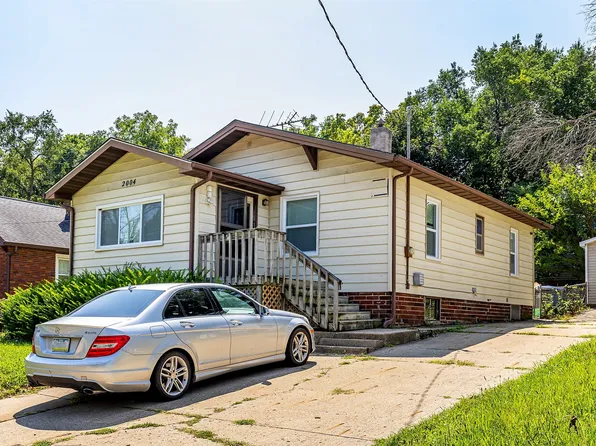 2004 E 33rd St, Des Moines, IA 50317