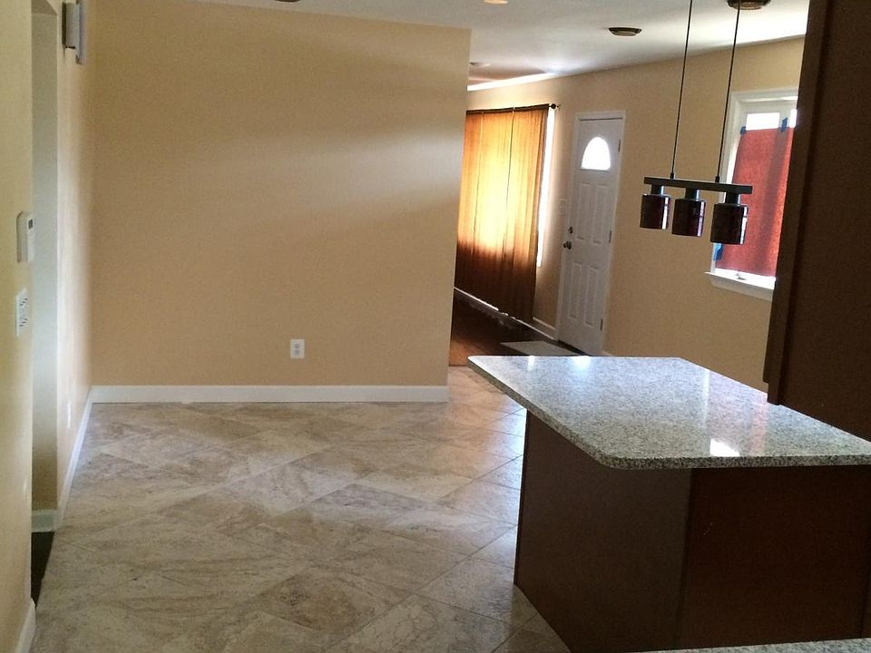 Kit/ dining rm