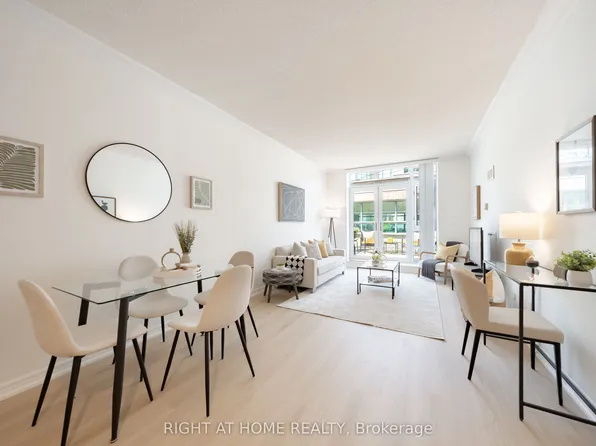 35 Boardwalk Dr #202, Toronto, ON M4L 3Y8
