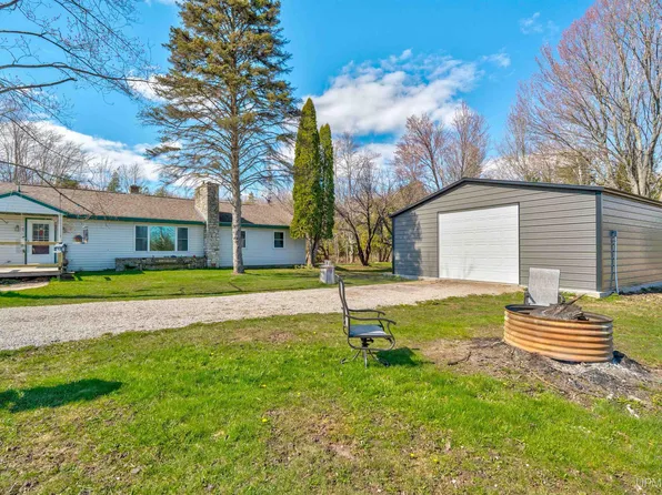 5444 W Us Highway 2, Manistique, MI 49854