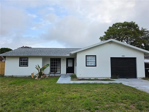 581 SE Crescent Ave, Port Saint Lucie, FL 34984