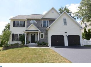 304 Woodbridge Ln, Douglassville, PA 19518