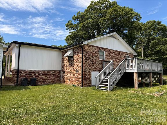 4th image of 213 Stowe Rd
