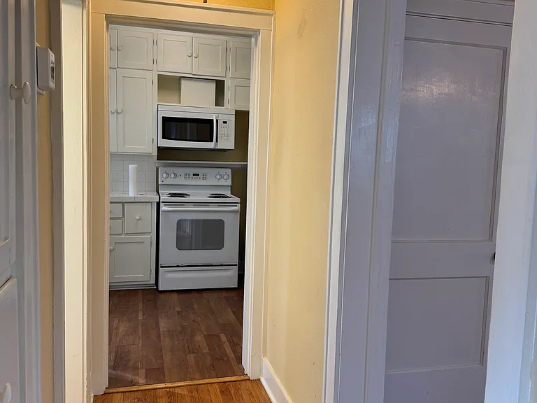427 E Johnson St — Photo 10