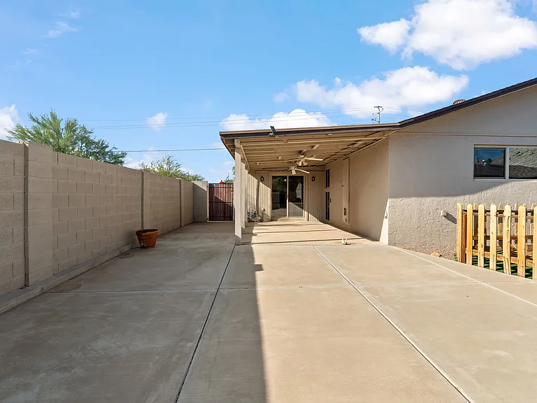 901 E Hearn Rd — Photo 30