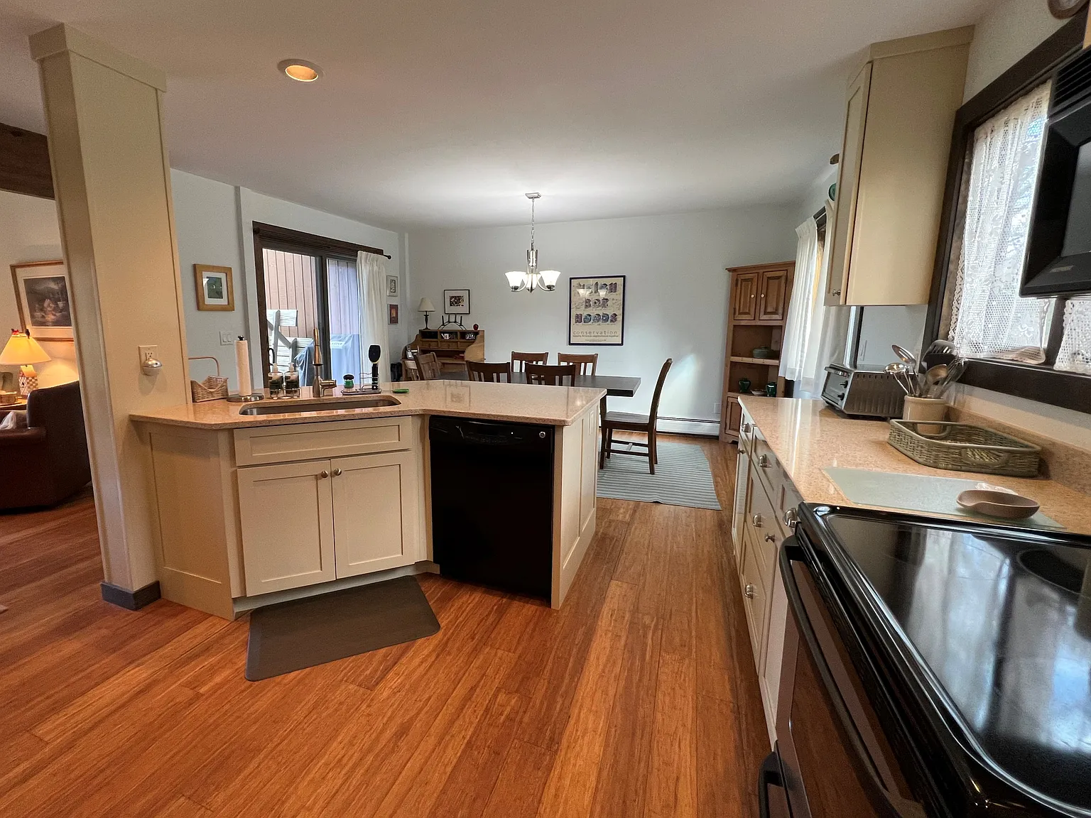 2 bed, 1585 sqft, $4,500 — Photo 4