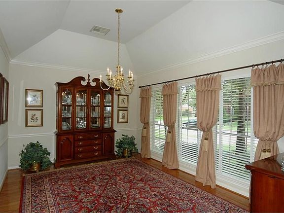4th image of 3618 Garrettsville Dr