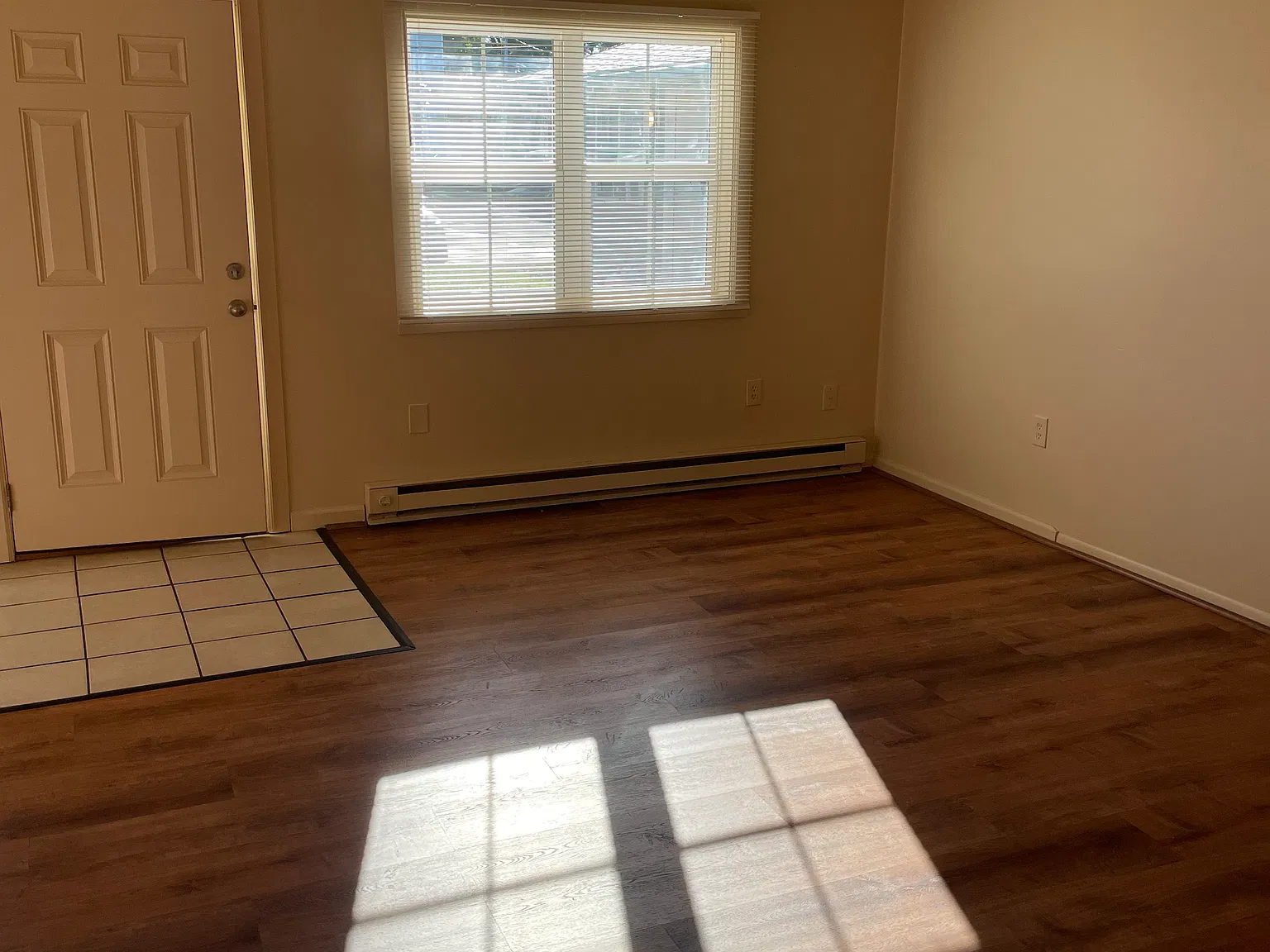 2 bed, 800 sqft, $1,050 — Photo 3