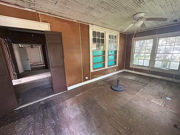 3rd image of 203 W 10th Ave