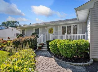 84 Seusing Blvd, Hauppauge, NY 11788