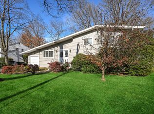 33 E Fort Hill Rd, Yonkers, NY 10710