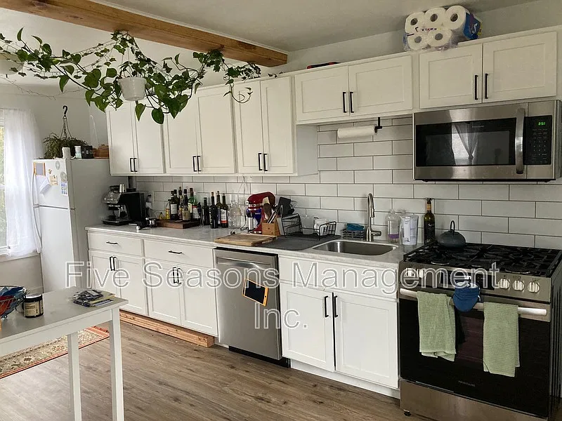 Studio, 1.0 bath, 600 sqft, $1,550 — Photo 2