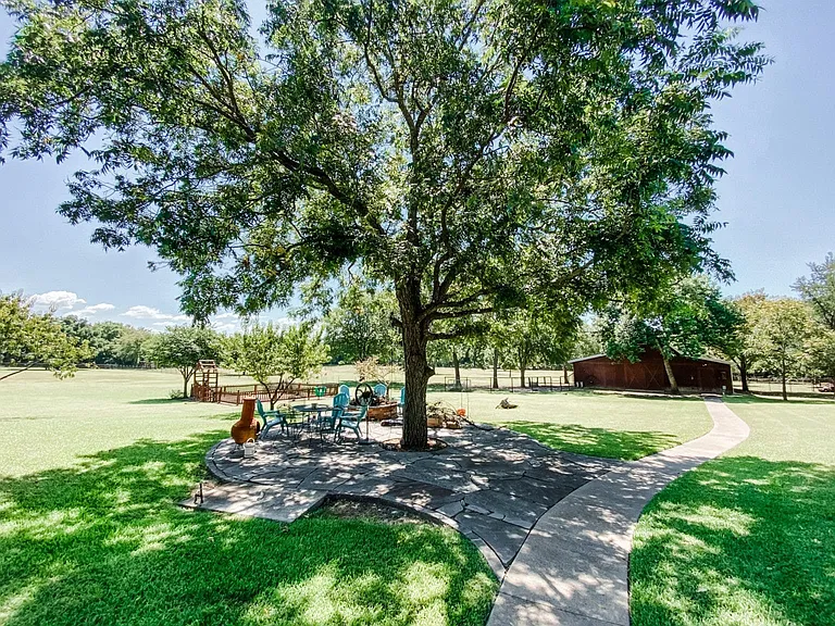 581 Country Club Rd — Photo 37