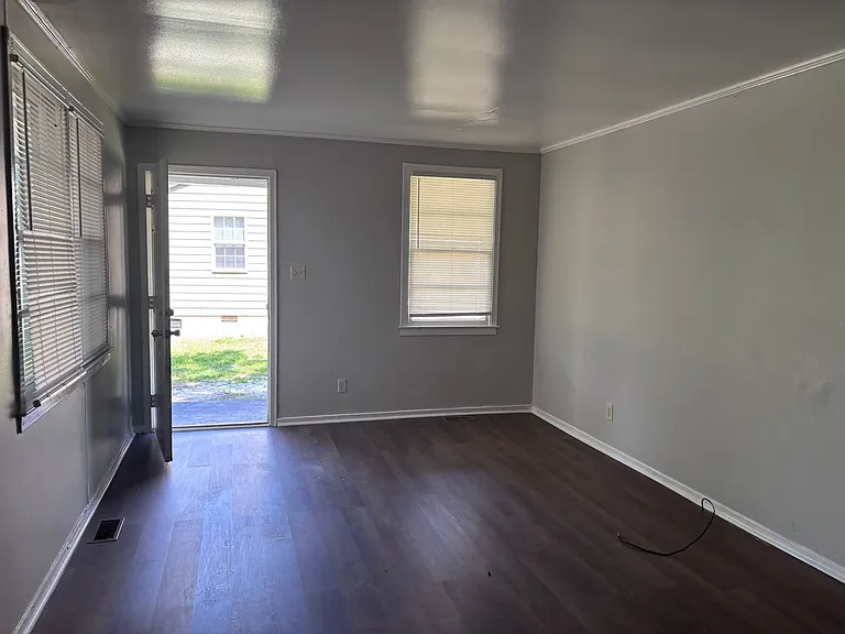 2219 Briarfield Rd — Photo 1