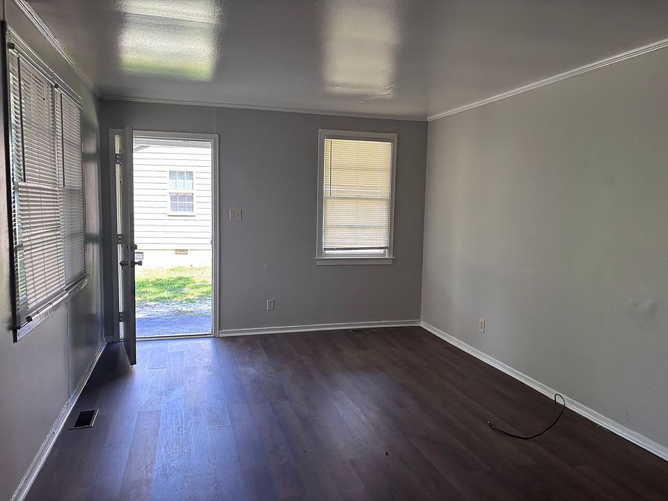 1st image of 2219 Briarfield Rd