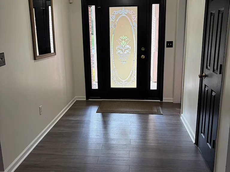 1050 Chapel Hill Dr — Photo 2